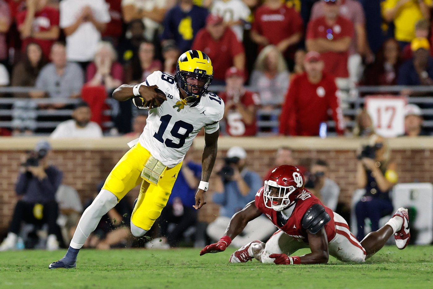 Michigan freshman QB Bryce Underwood stifled in 24-13 loss to Oklahoma | iNFOnews.ca Michigan freshman QB Bryce Underwood stifled in 24-13 loss to Oklahoma | iNFOnews.ca