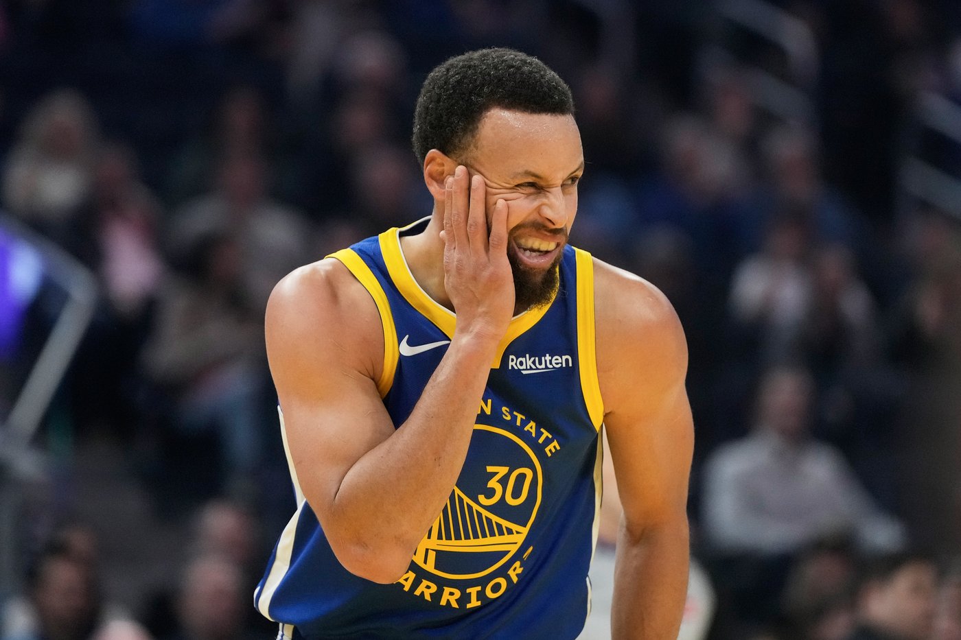 Stephen Curry, Jimmy Butler lead Warriors past Bucks, 120-113 | iNFOnews.ca