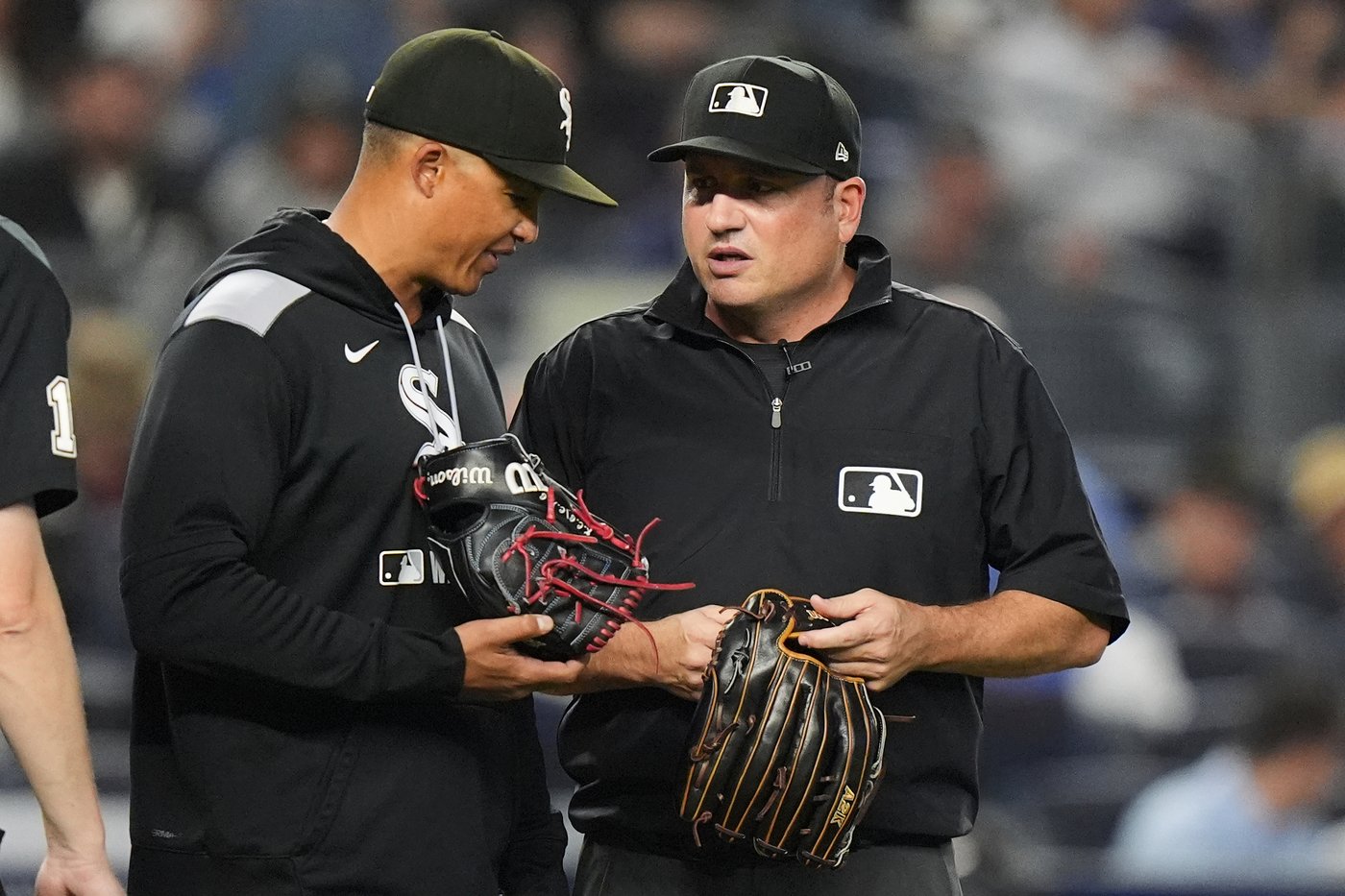 Umpires take away Tyler Gilbert’s glove after White Sox reliever gets checked for sticky stuff | iNFOnews.ca
