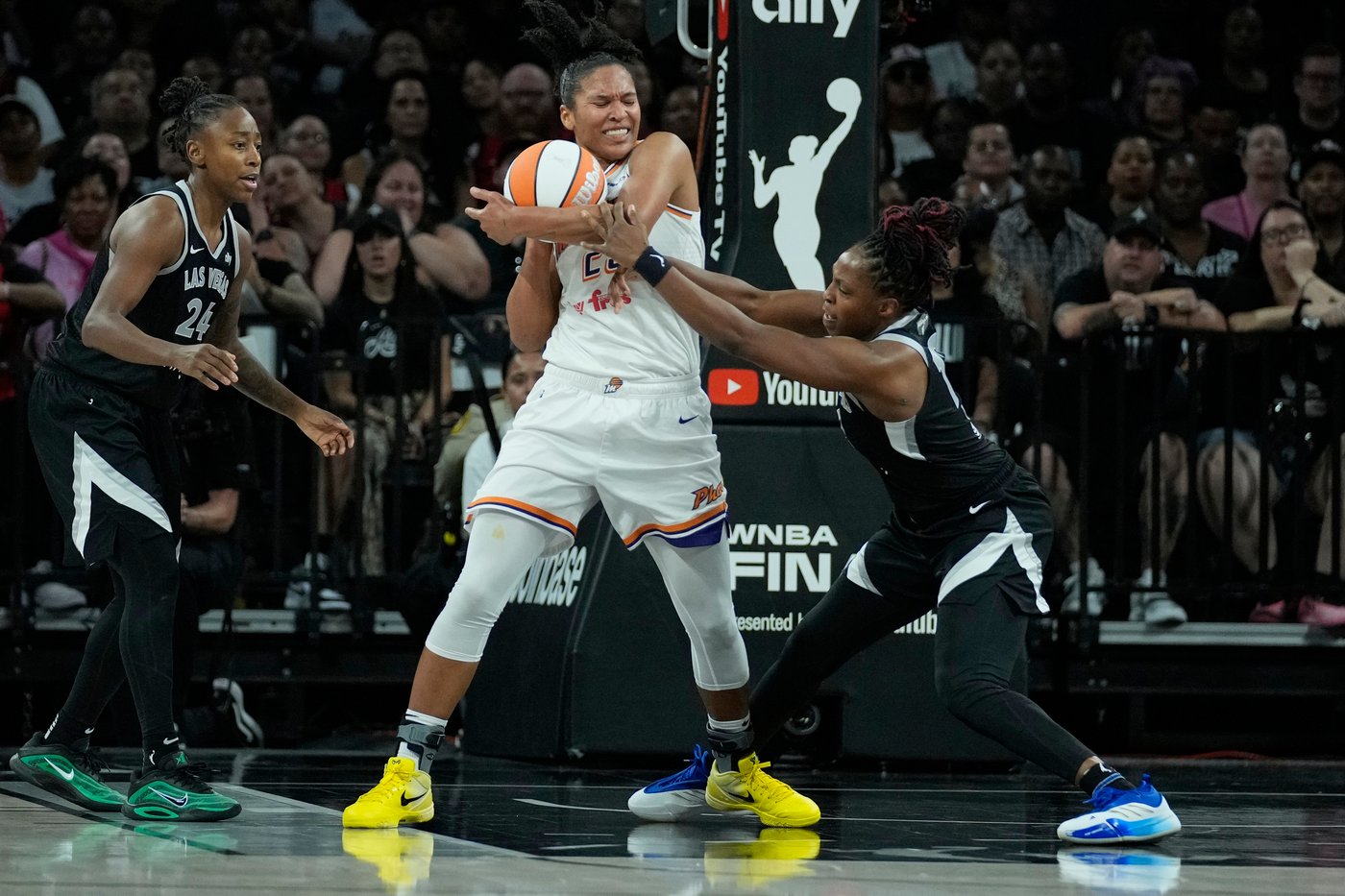 Alyssa Thomas misses crucial free throws as Phoenix falls to Las Vegas in Game 1 of WNBA Finals | iNFOnews.ca