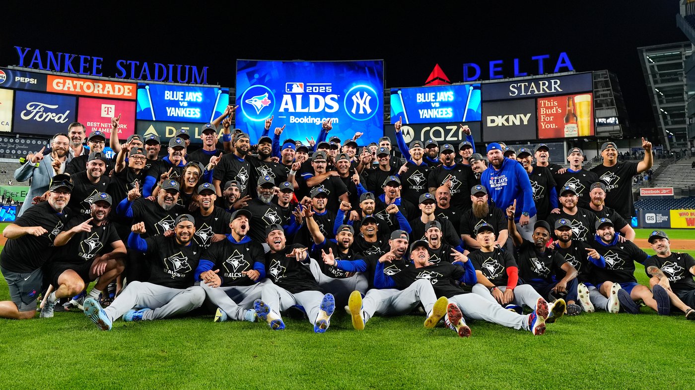 Photo Gallery: Blue Jays beat Yankees in Game 4 | iNFOnews.ca