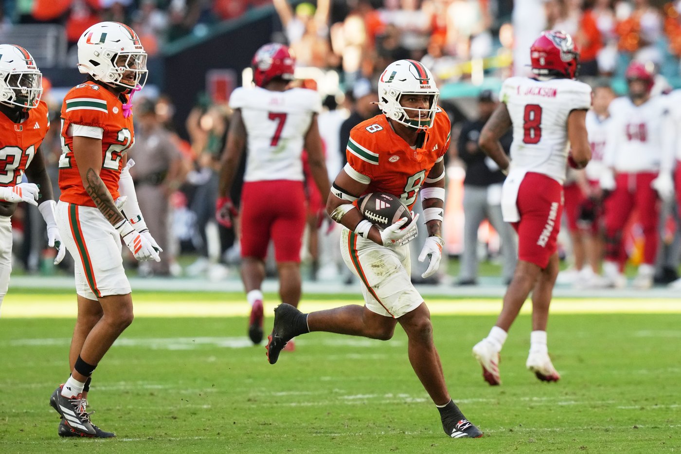 Carson Beck throws 3 TDs, No. 16 Miami rolls to 41-7 win over N.C. State | iNFOnews.ca Carson Beck throws 3 TDs, No. 16 Miami rolls to 41-7 win over N.C. State | iNFOnews.ca