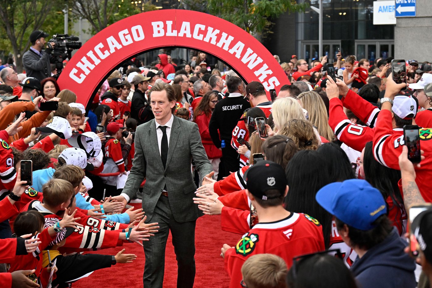 Blackhawks highlight their rich history before the home opener for their centennial season | iNFOnews.ca