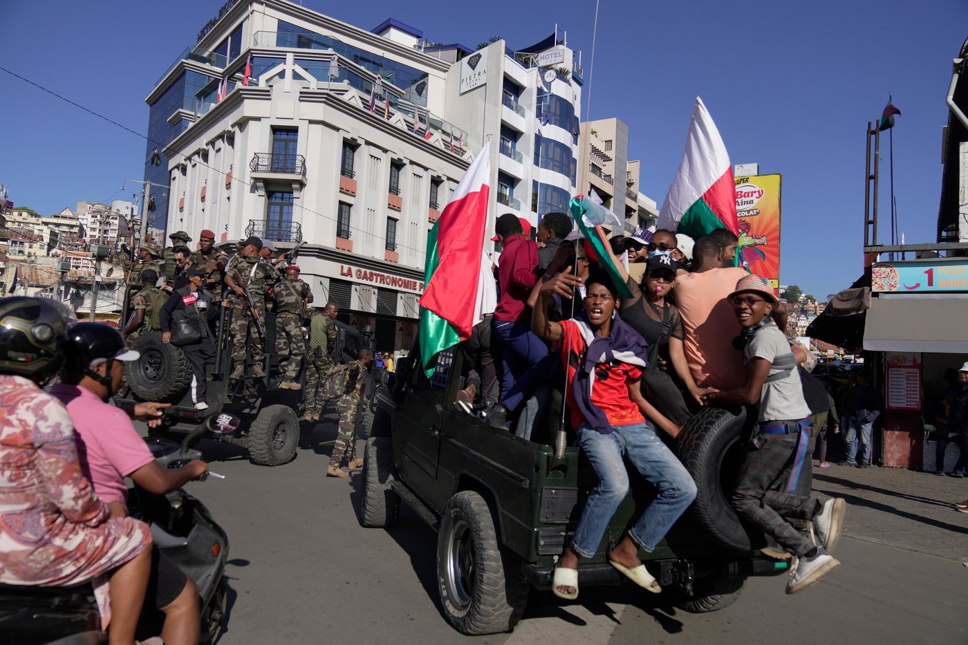 Military colonel announces that the armed forces are taking control in Madagascar | iNFOnews.ca Military colonel announces that the armed forces are taking control in Madagascar | iNFOnews.ca