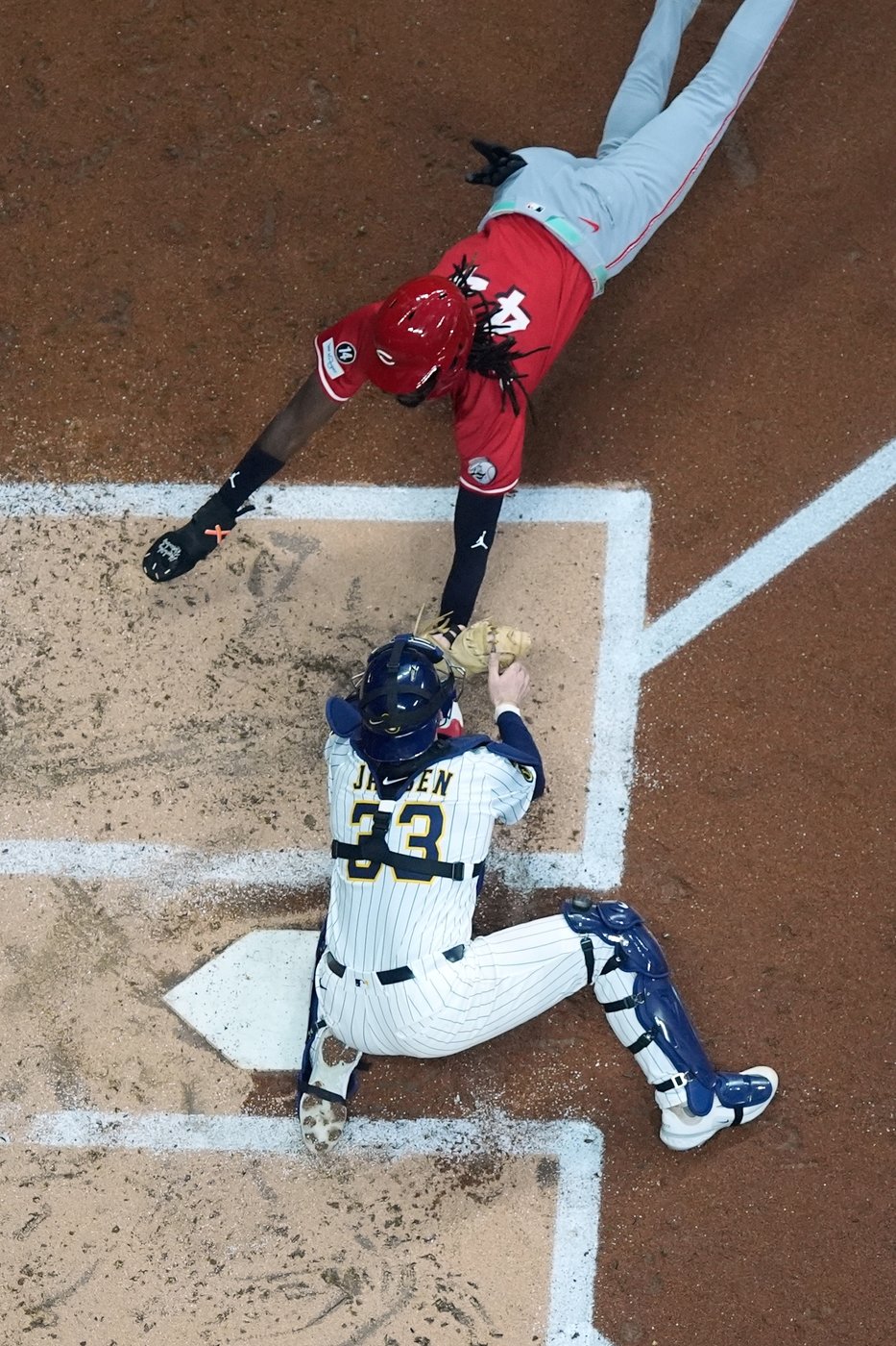 Reds on cusp of playoff berth after beating Brewers 7-4 | iNFOnews.ca