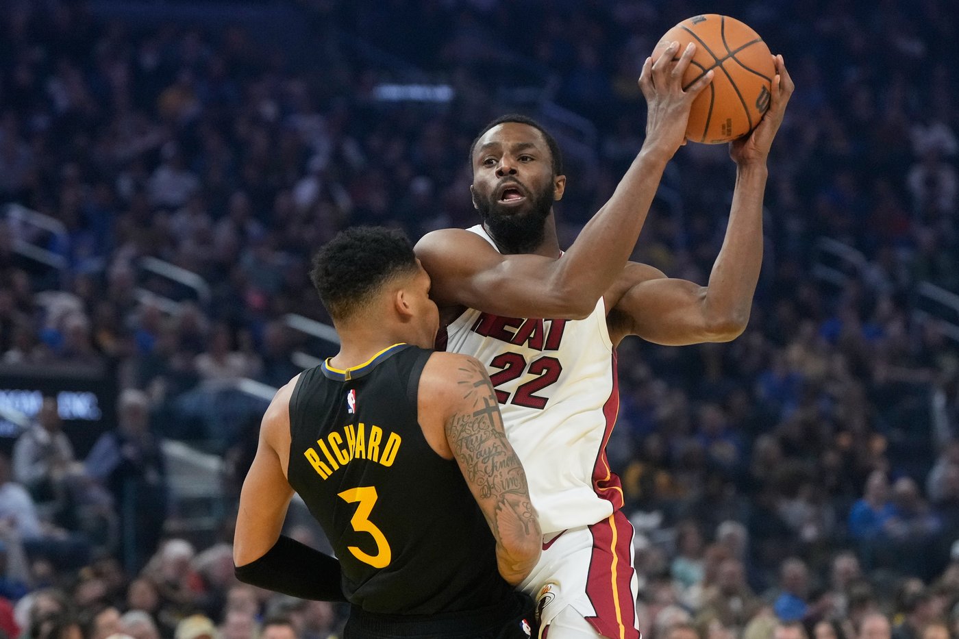 Andrew Wiggins receives warm welcome from Warriors in return to Chase Center with Heat | iNFOnews.ca Andrew Wiggins receives warm welcome from Warriors in return to Chase Center with Heat | iNFOnews.ca