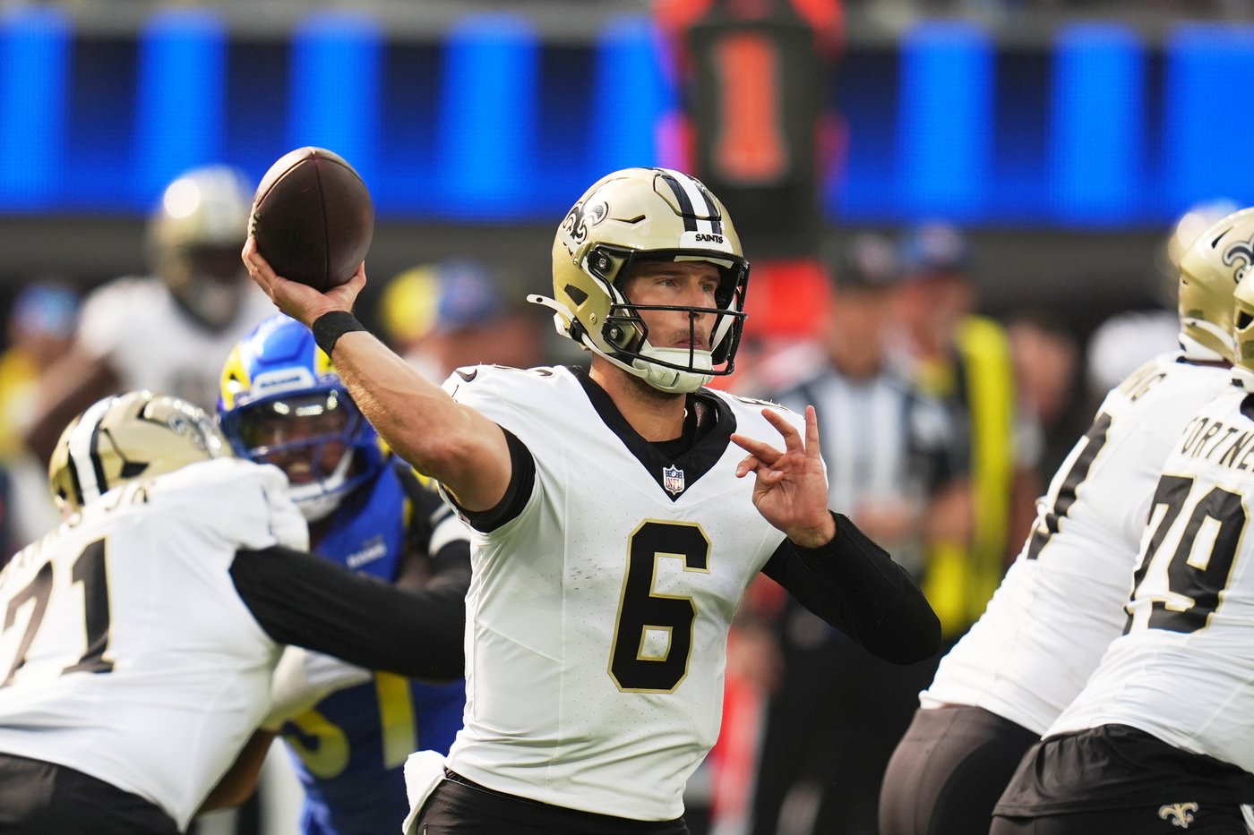 Matthew Stafford hits Davante Adams with 2 of his 4 TD passes while the Rams rout the Saints 34-10 | iNFOnews.ca Matthew Stafford hits Davante Adams with 2 of his 4 TD passes while the Rams rout the Saints 34-10 | iNFOnews.ca