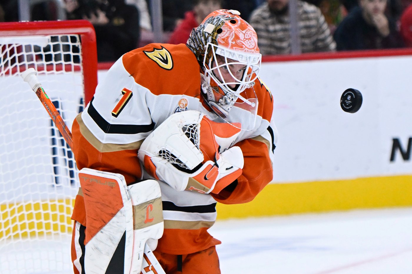 Donato scores in OT, Blackhawks edge Ducks 2-1 in Quenneville's return to Chicago | iNFOnews.ca Donato scores in OT, Blackhawks edge Ducks 2-1 in Quenneville's return to Chicago | iNFOnews.ca