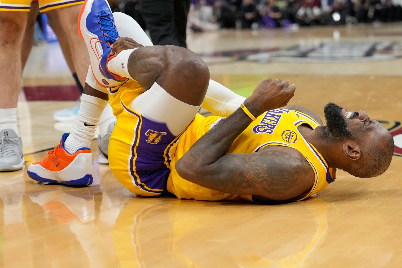 LeBron James wipes away tears during tribute, says he doesn't know if he'll play in Cleveland again | iNFOnews.ca