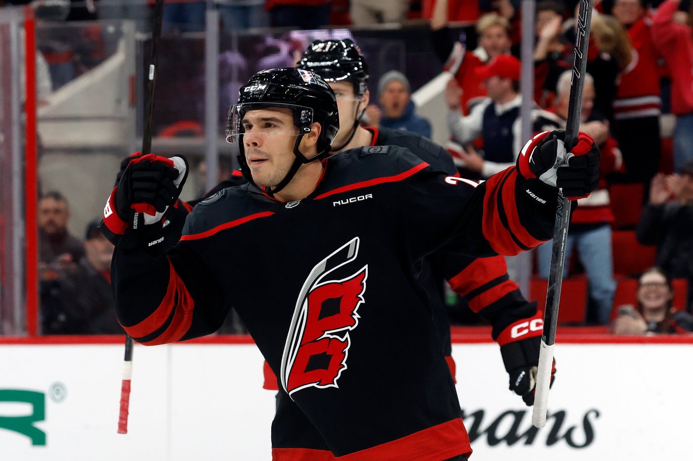 Jarvis scores winner late in OT as Hurricanes top Flyers 4-3 | iNFOnews.ca