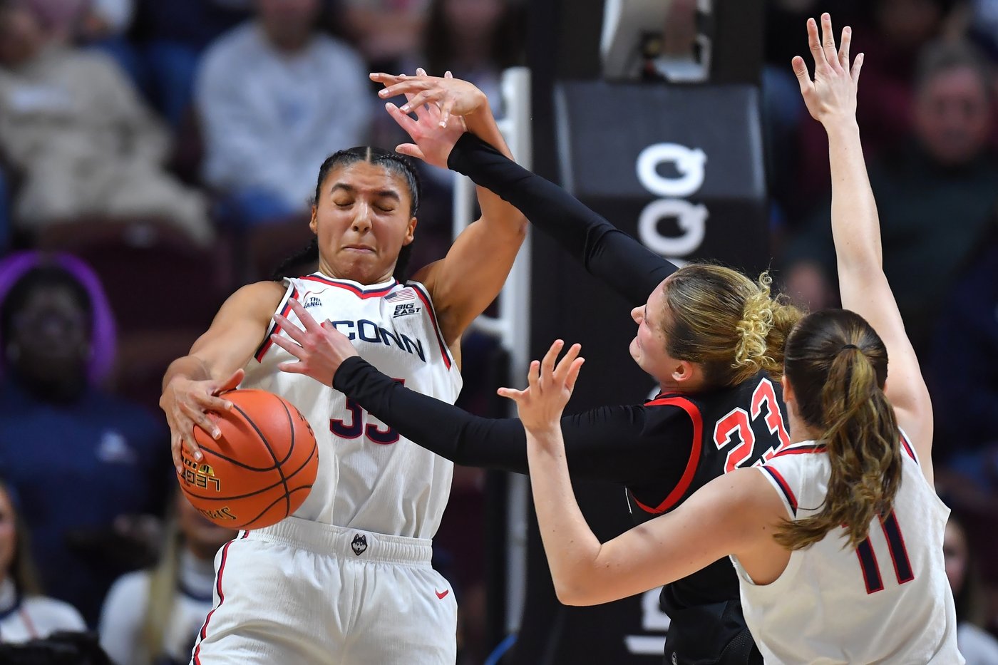 Fudd's 24 points leads top-ranked UConn past Utah 93-41 in Hall of Fame Women's Showcase | iNFOnews.ca Fudd's 24 points leads top-ranked UConn past Utah 93-41 in Hall of Fame Women's Showcase | iNFOnews.ca