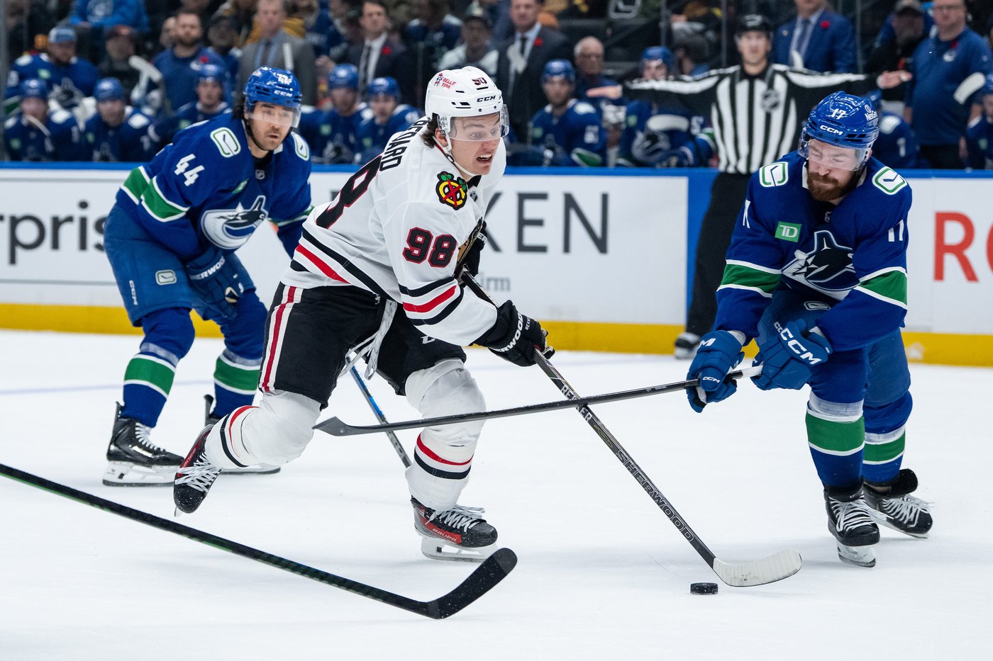 Fatigue, frustration trouble Vancouver Canucks in 5-2 loss to Chicago Blackhawks | iNFOnews.ca