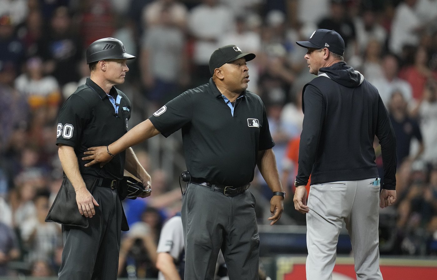Astros walk their way to 8-7 comeback win over Yankees | iNFOnews.ca Astros walk their way to 8-7 comeback win over Yankees | iNFOnews.ca