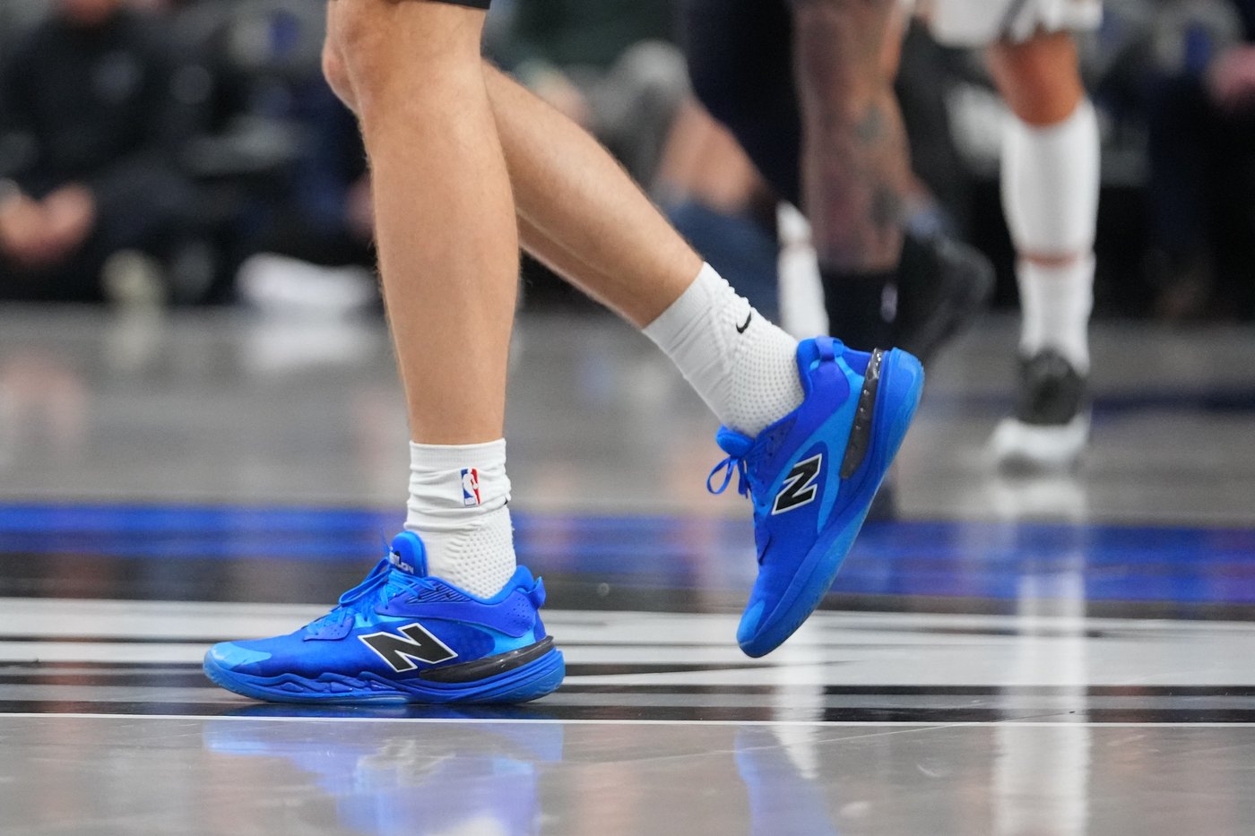 Cooper Flagg sprains an ankle and is ruled out after halftime as Mavs lose to Nuggets | iNFOnews.ca