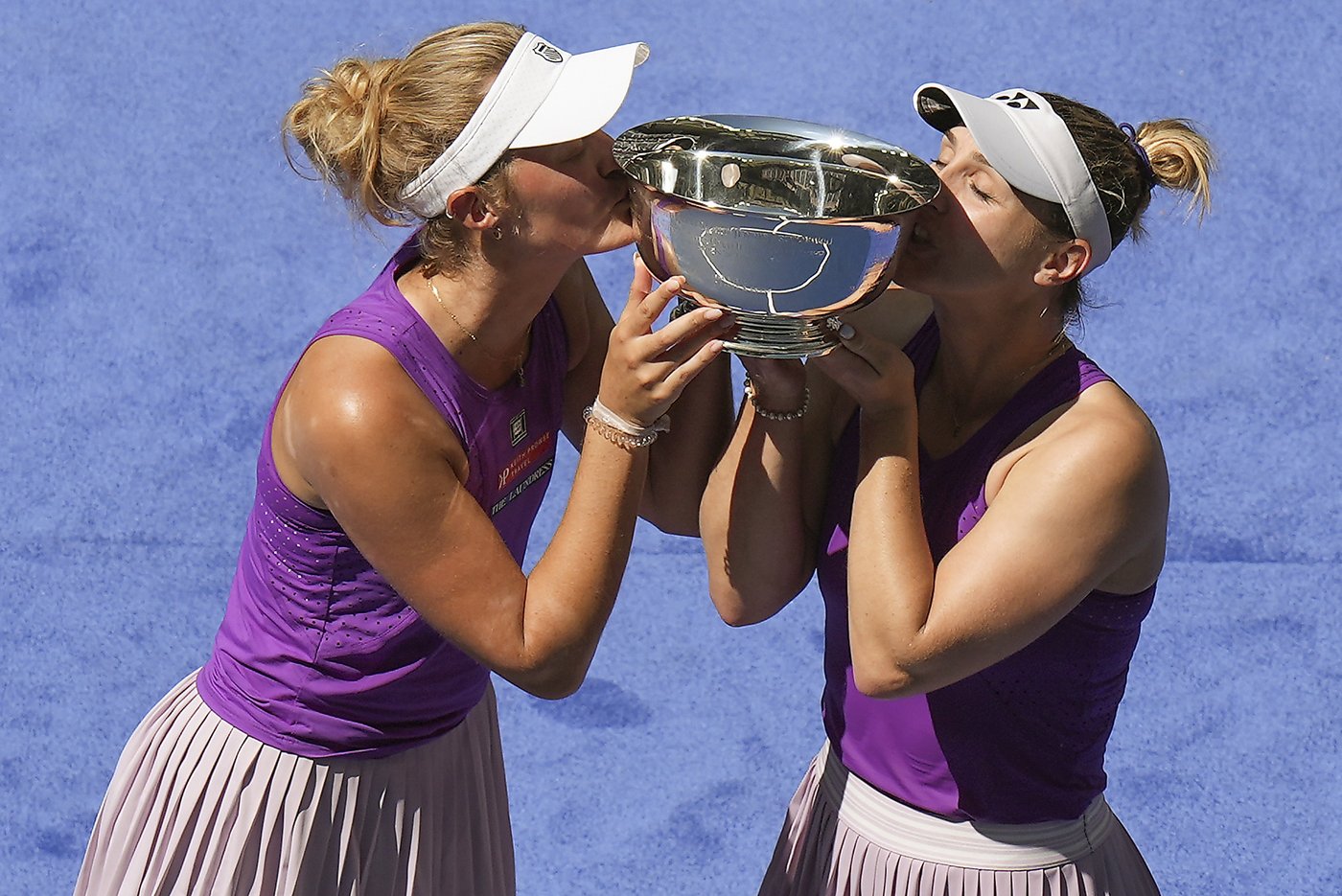 Canada's Dabrowski and Routliffe win U.S. Open women's doubles title | iNFOnews.ca Canada's Dabrowski and Routliffe win U.S. Open women's doubles title | iNFOnews.ca