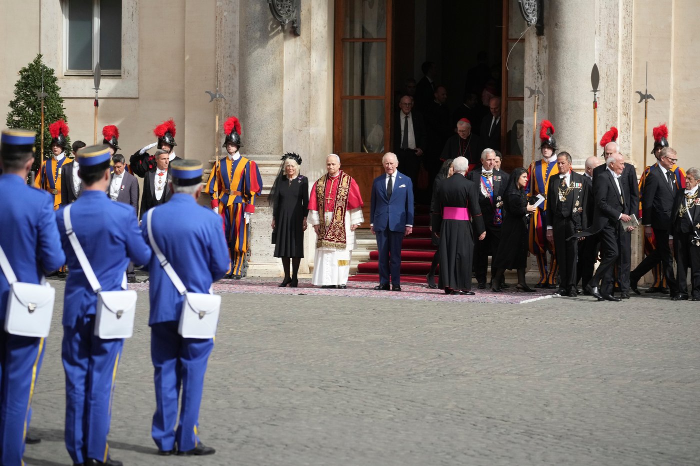 Photos of King Charles III and Queen Camilla visiting the Vatican to pray with Pope Leo XIV | iNFOnews.ca