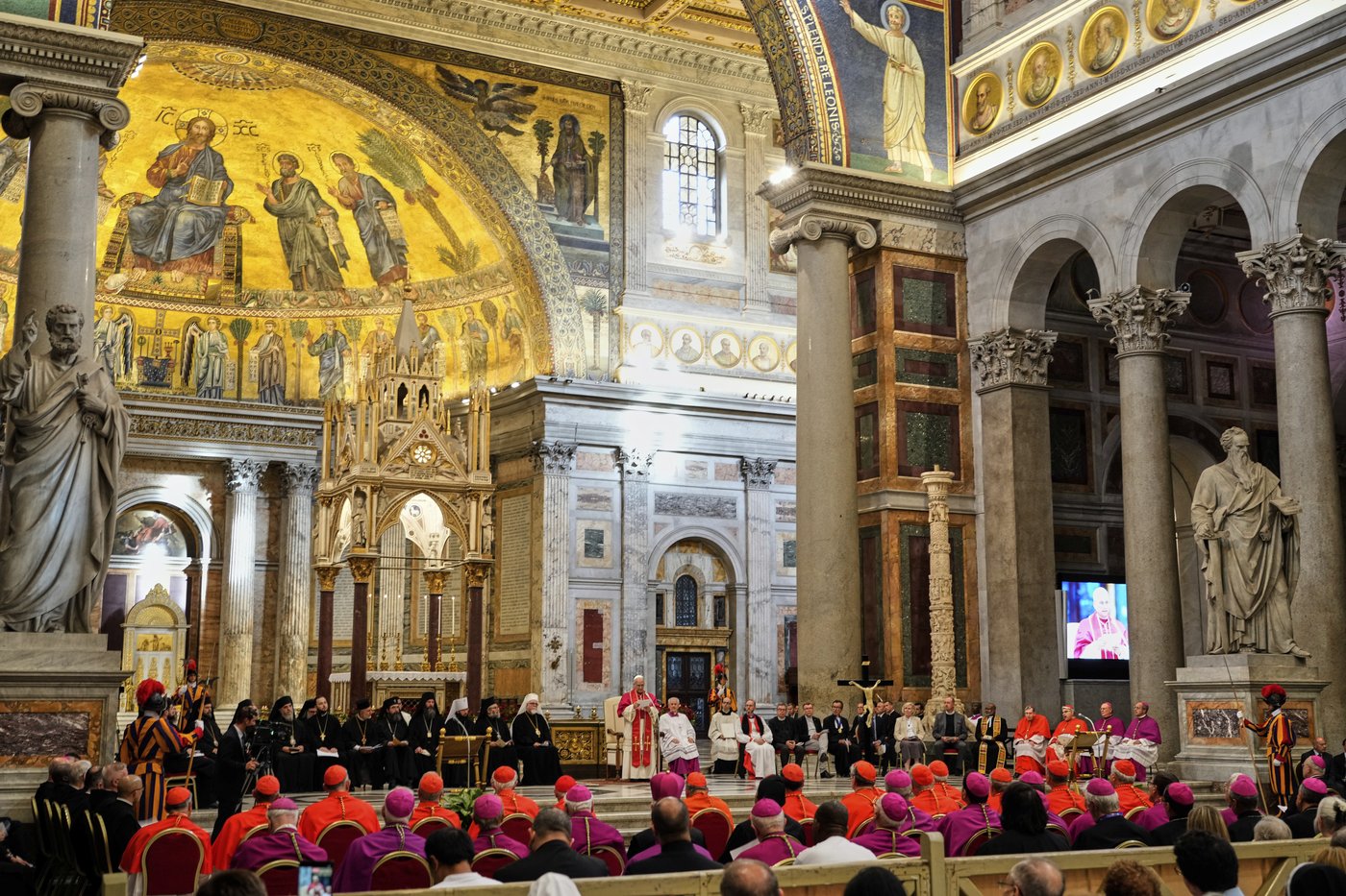 Pope honors 21st century martyrs: Christians killed by Islamic militants, mafias, Amazon ranchers | iNFOnews.ca