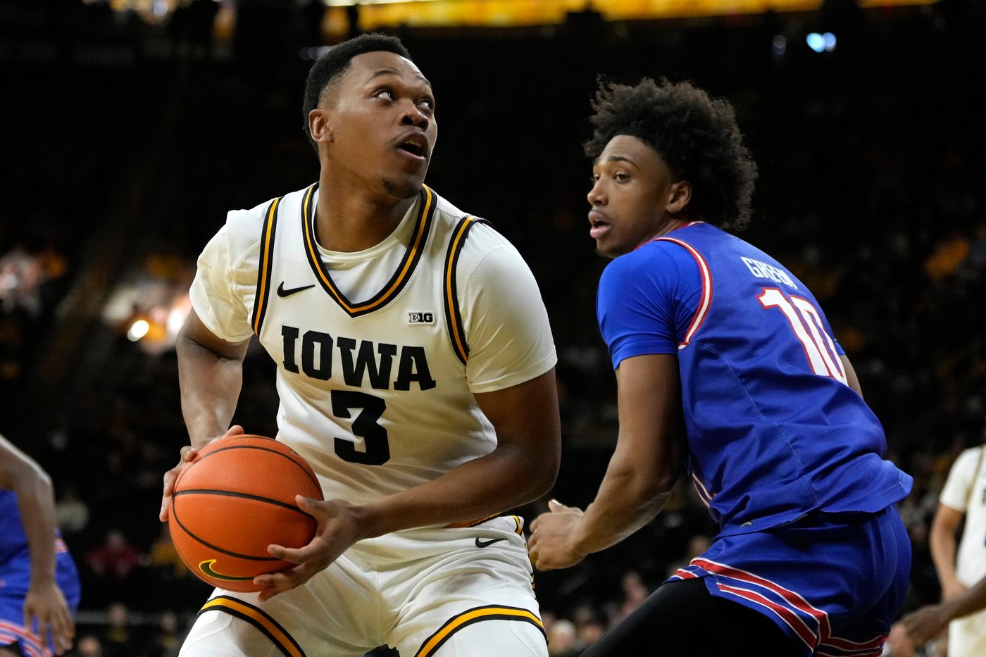 Stirtz scores 22 points to lead No. 25 Iowa over UMass Lowell, 90-62 | iNFOnews.ca