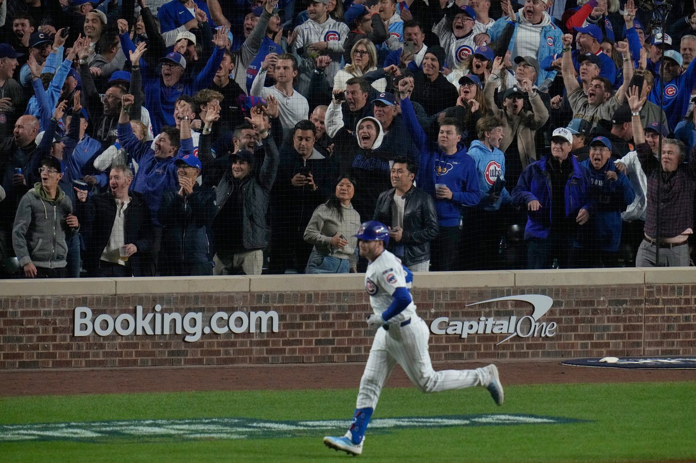 Ian Happ's homer sets the tone for the Cubs in a playoff victory against the Brewers | iNFOnews.ca Ian Happ's homer sets the tone for the Cubs in a playoff victory against the Brewers | iNFOnews.ca