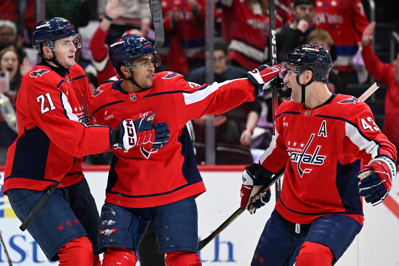 Hagel scores twice as Lightning hold on to top Capitals 5-3 | iNFOnews.ca Hagel scores twice as Lightning hold on to top Capitals 5-3 | iNFOnews.ca