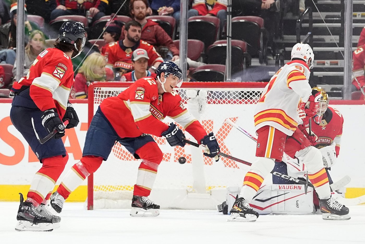 Kadri helps Flames beat Panthers 5-3, sending Cup champs to 4th loss in 6 home games | iNFOnews.ca