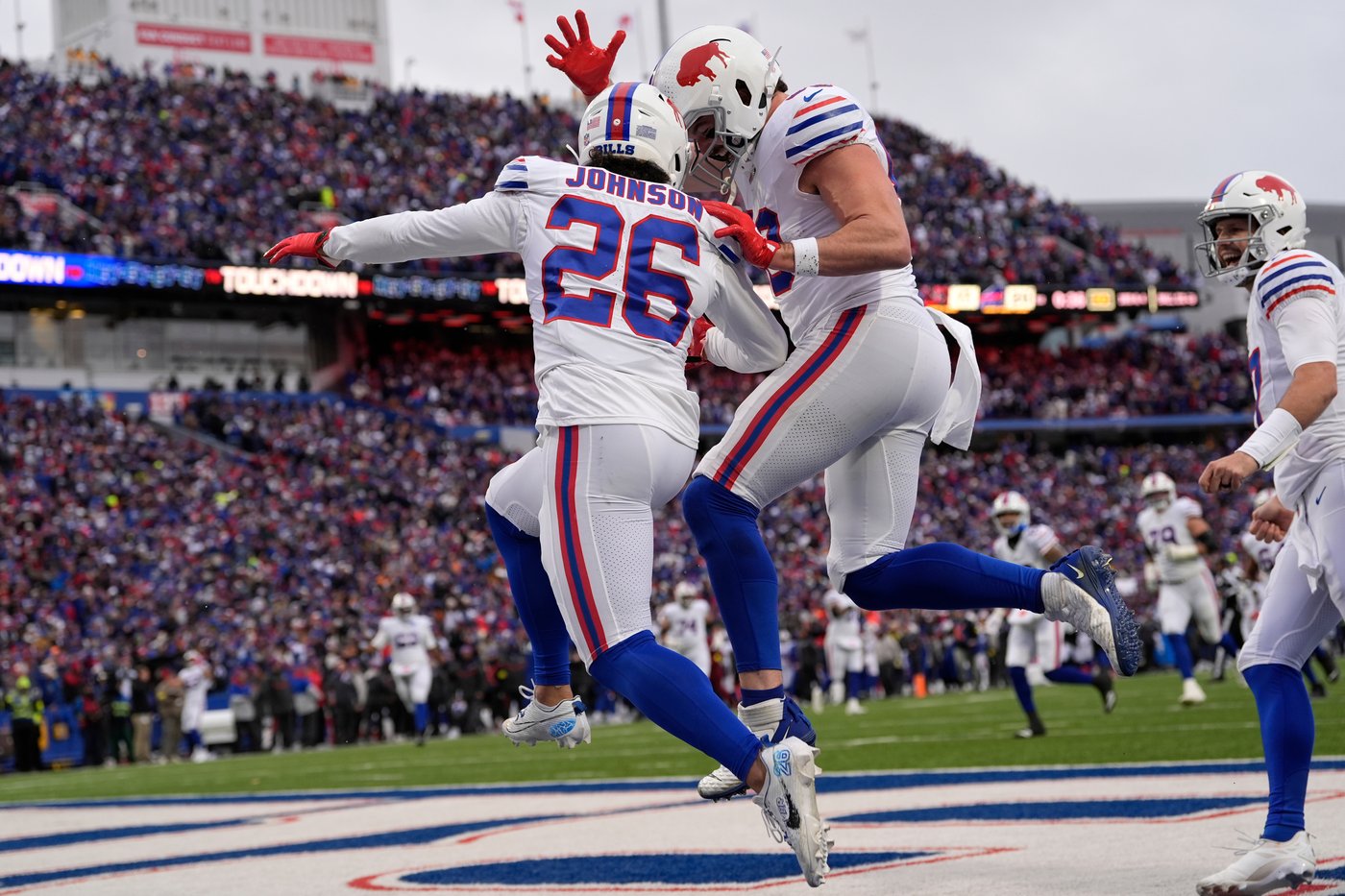 Josh Allen has 3 TDs passing, 3 rushing to outduel Baker Mayfield as Bills beat Buccaneers 44-32 | iNFOnews.ca Josh Allen has 3 TDs passing, 3 rushing to outduel Baker Mayfield as Bills beat Buccaneers 44-32 | iNFOnews.ca