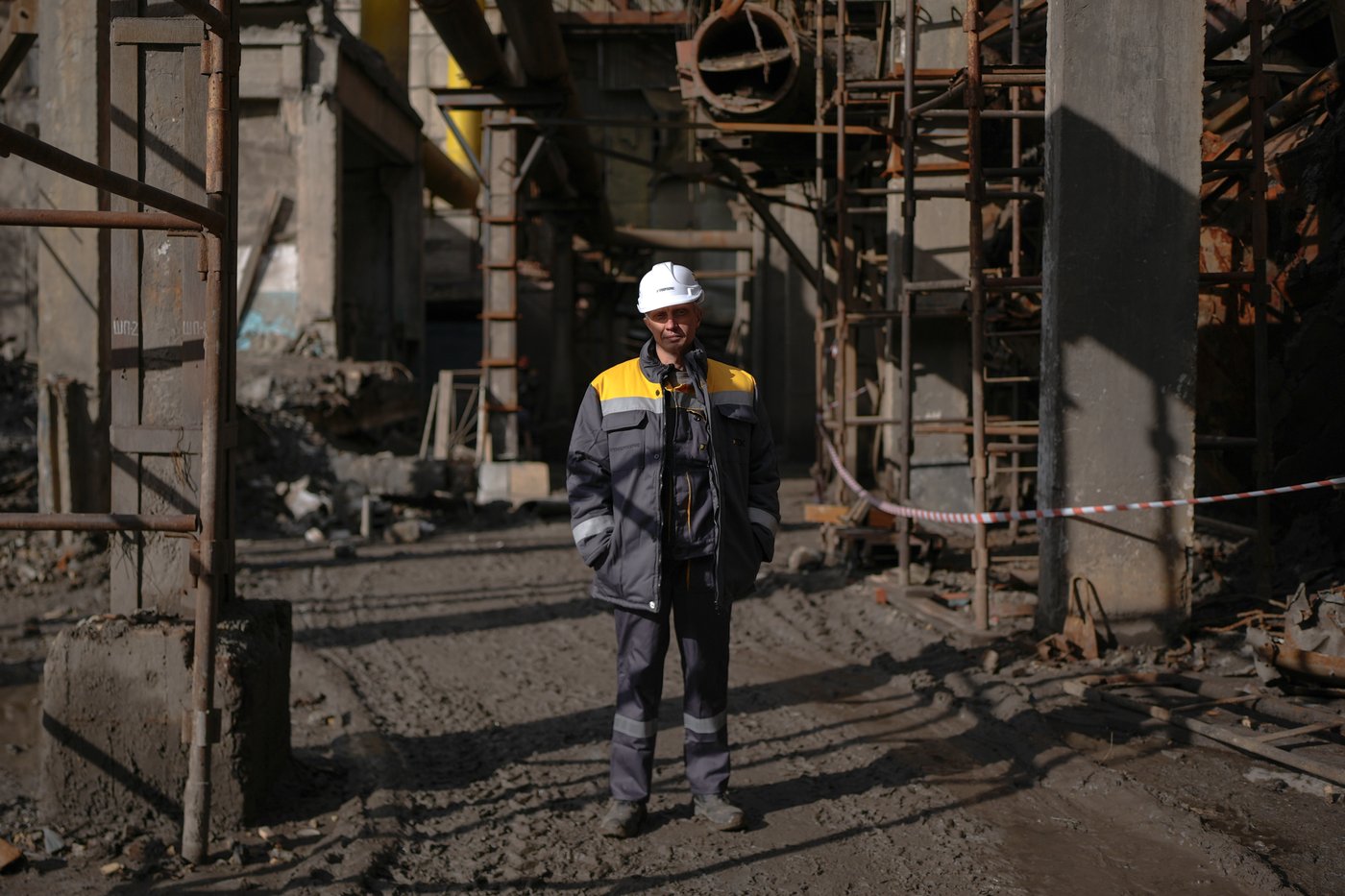 PHOTO ESSAY: Portraits of workers keeping Ukraine out of the dark | iNFOnews.ca