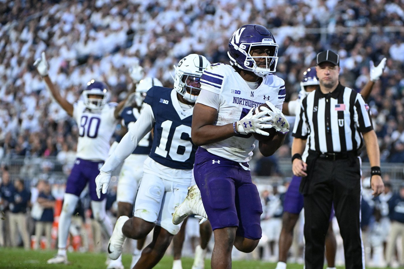 Komolafe scores late, leads Northwestern to 22-21 win over Penn State | iNFOnews.ca