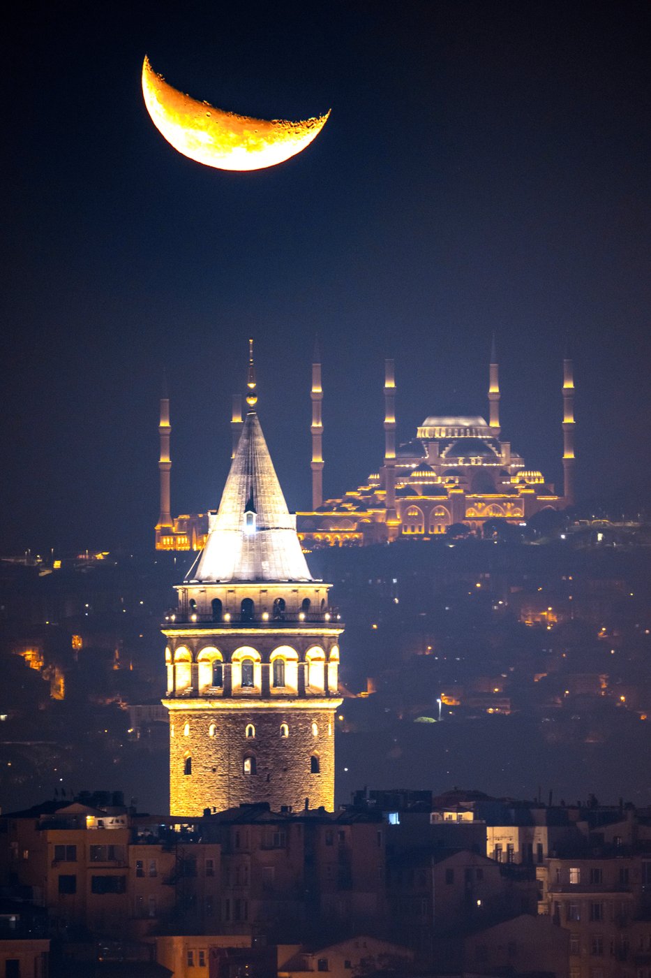 See the world in vertical: Top photos by AP's photojournalists | iNFOnews.ca