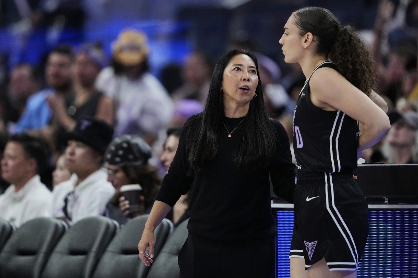 Golden State Valkyries' Natalie Nakase named WNBA Coach of the Year after reaching playoffs | iNFOnews.ca