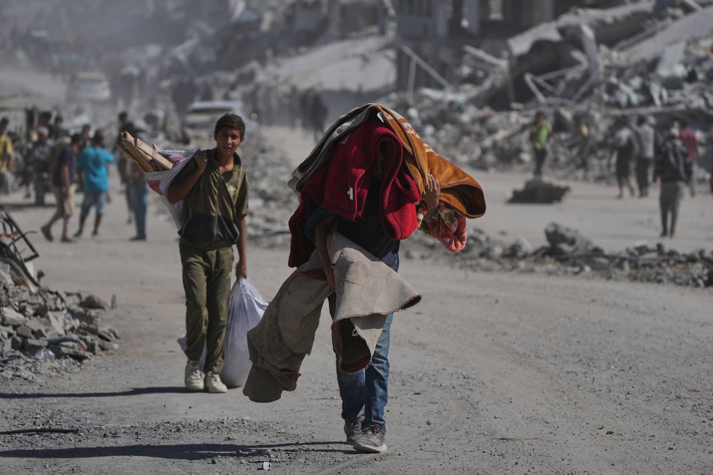 Palestinians return to ruins and US troops land in Israel as ceasefire holds | iNFOnews.ca Palestinians return to ruins and US troops land in Israel as ceasefire holds | iNFOnews.ca