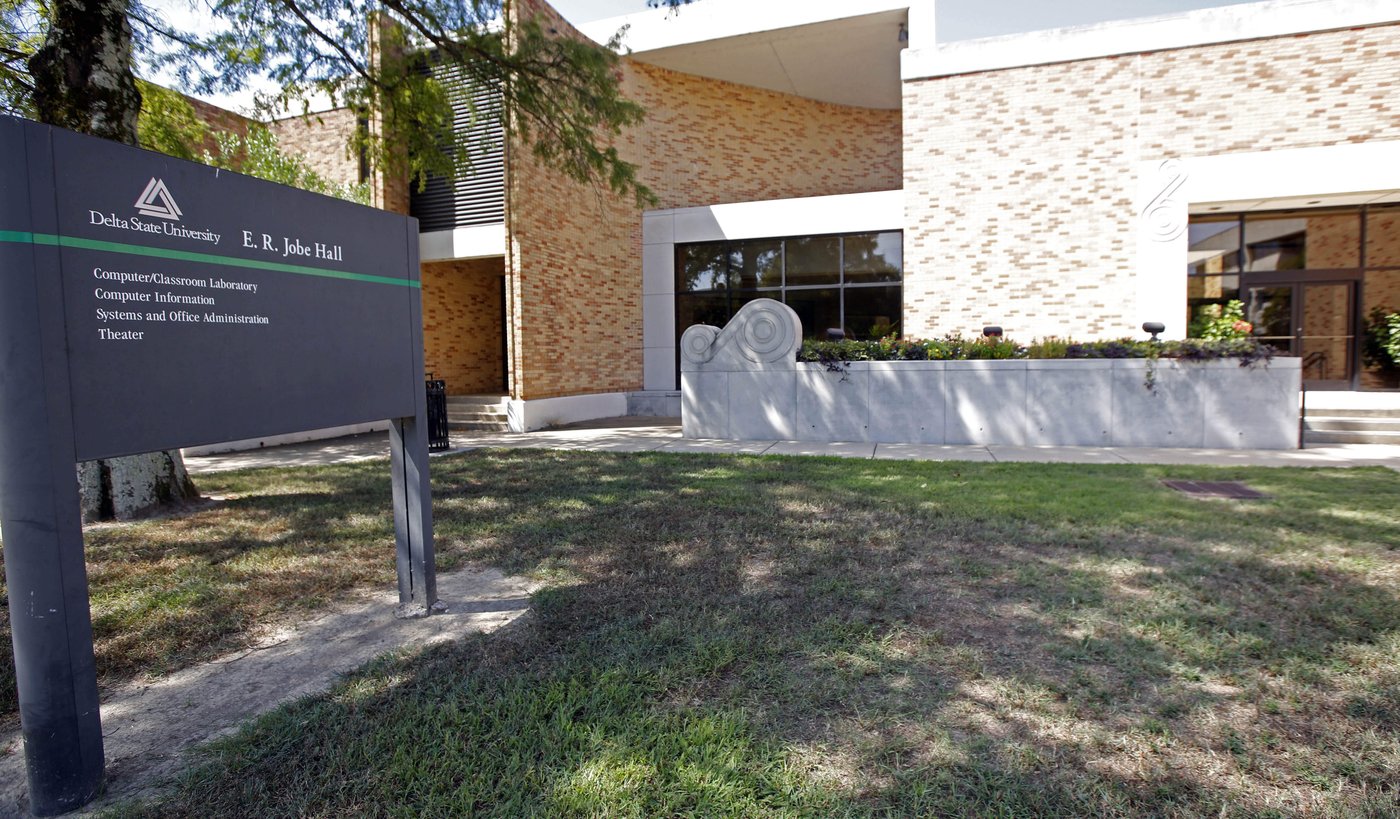 A Black student was found hanging from a tree. Police say there's no sign of foul play | iNFOnews.ca A Black student was found hanging from a tree. Police say there's no sign of foul play | iNFOnews.ca