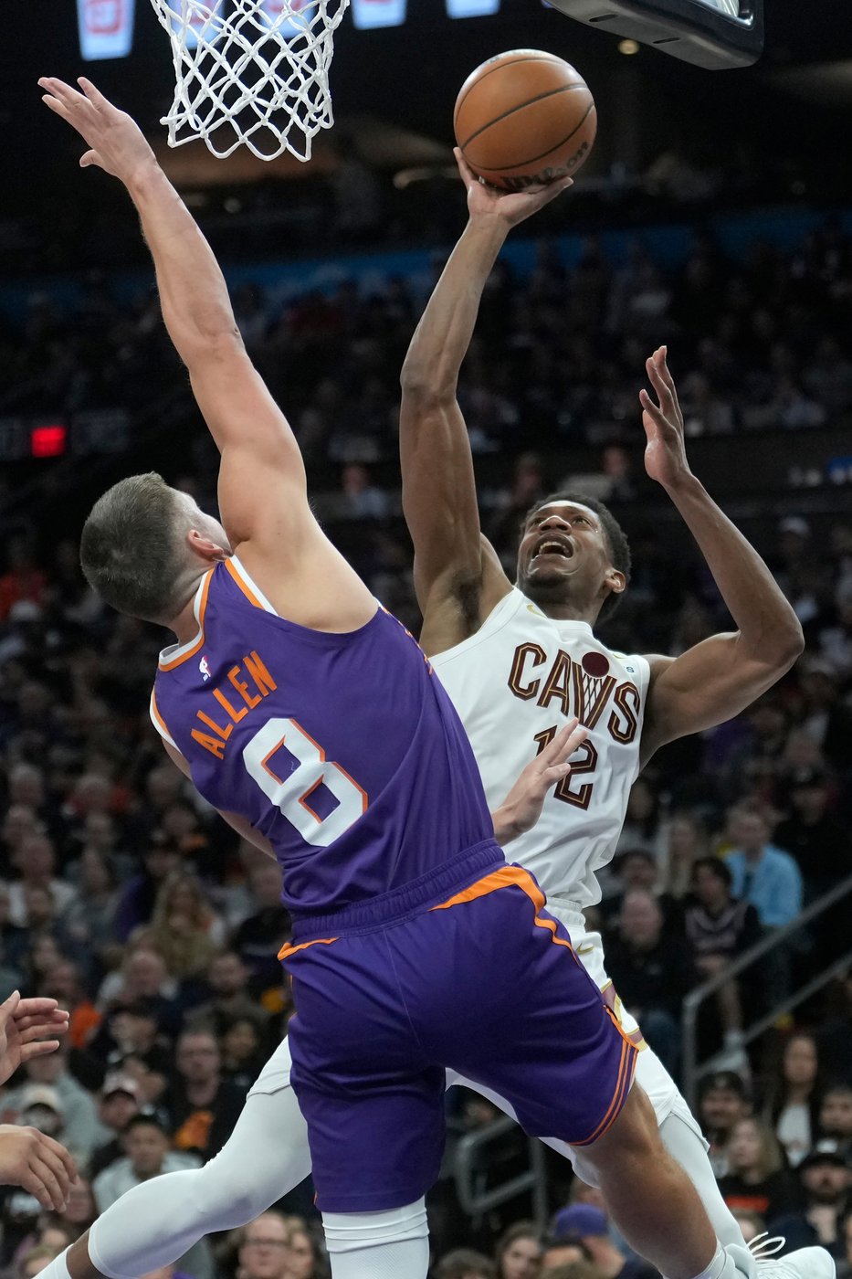 Cavs acquire Ellis and Schroder in 3-team trade with Kings and Bulls, AP source says | iNFOnews.ca