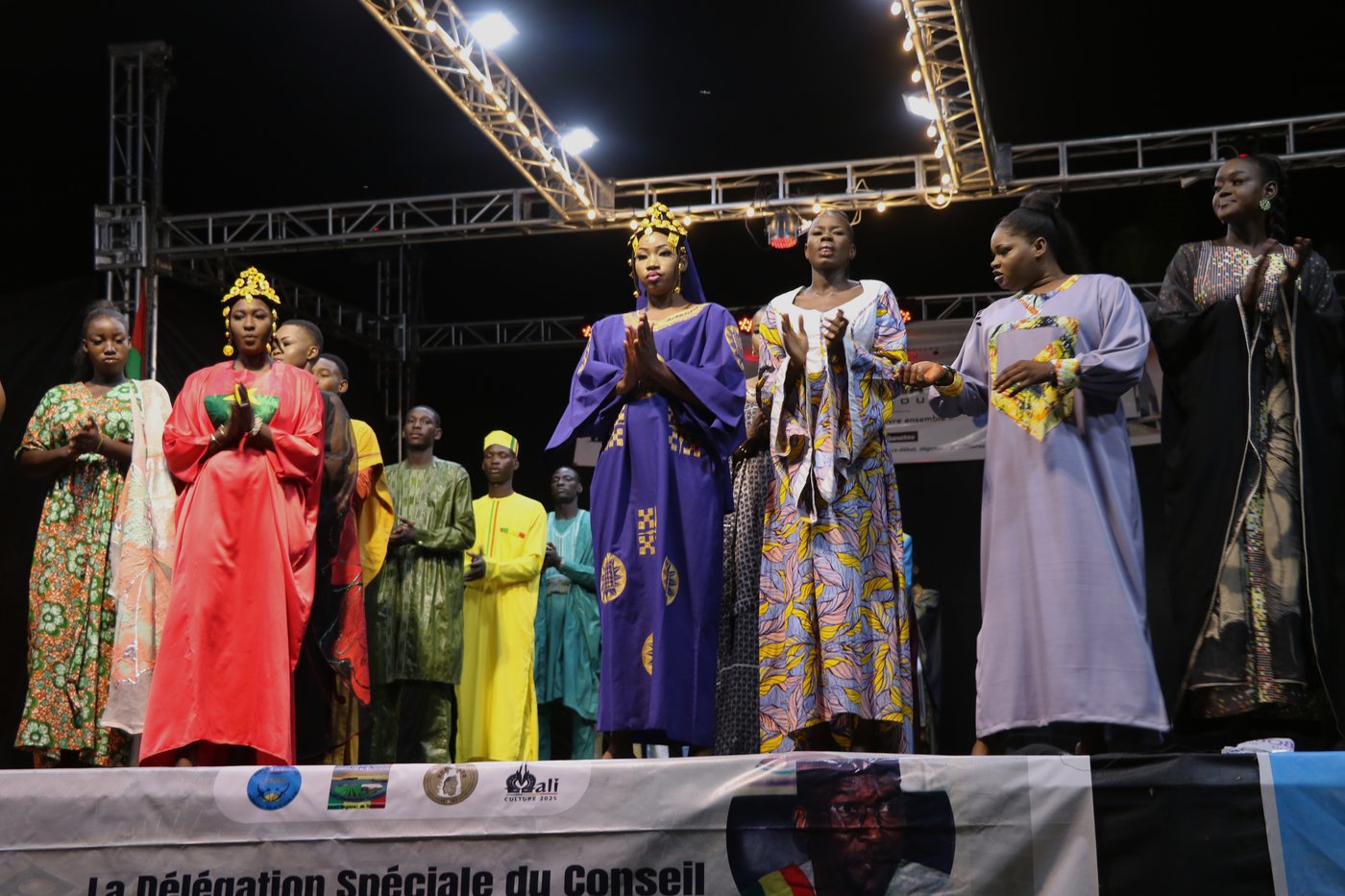 A fashion show in Mali's ancient city of Timbuktu promotes peace and local talent | iNFOnews.ca A fashion show in Mali's ancient city of Timbuktu promotes peace and local talent | iNFOnews.ca