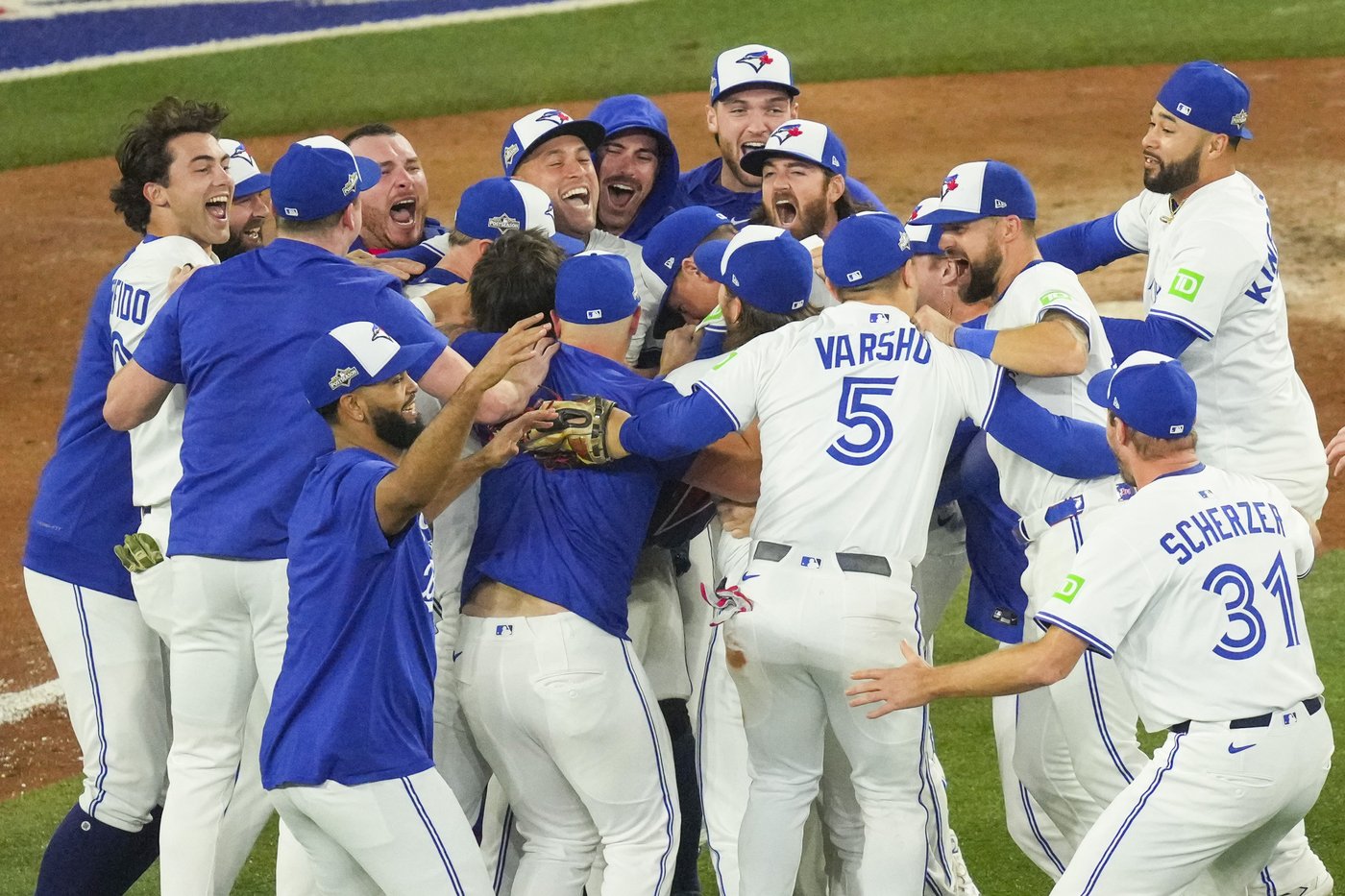 'It's inspiring': Maple Leafs paying close attention to Blue Jays' playoff run | iNFOnews.ca