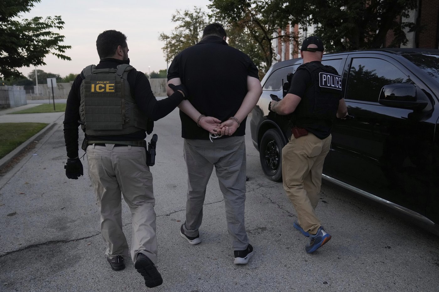 ICE arrests nearly 550 in Chicago area as part of 'Midway Blitz' | iNFOnews.ca