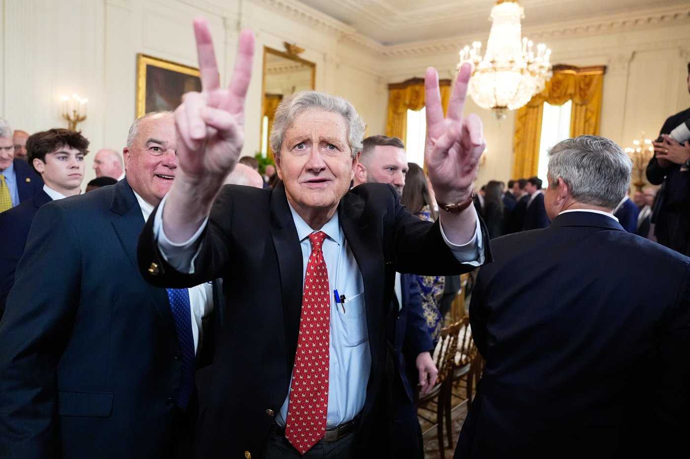 The Latest: Senate Republicans gathering at White House as shutdown effects worsen | iNFOnews.ca The Latest: Senate Republicans gathering at White House as shutdown effects worsen | iNFOnews.ca