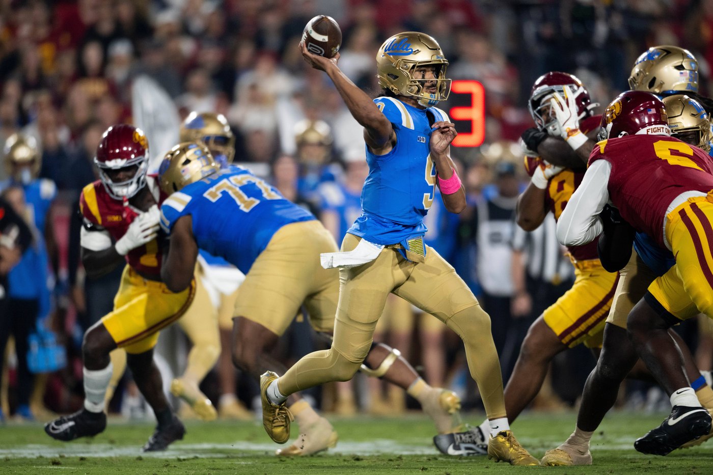 Makai Lemon catches big TD pass after benching, and No. 19 USC races past rival UCLA 29-10 | iNFOnews.ca