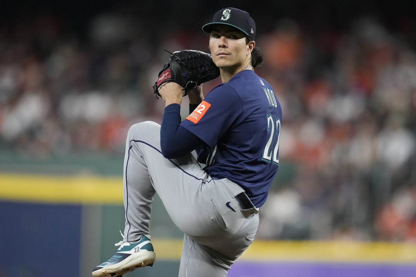Mariners All-Star Bryan Woo to miss Thursday start with pectoral tightness as playoffs approach | iNFOnews.ca