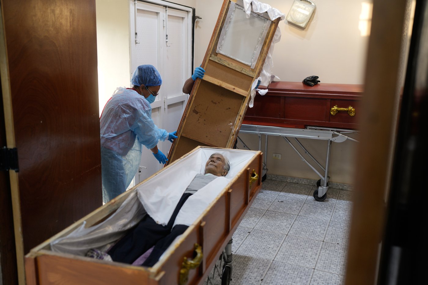 Photos show a military funeral for Venezuelan soldiers killed during US operation | iNFOnews.ca