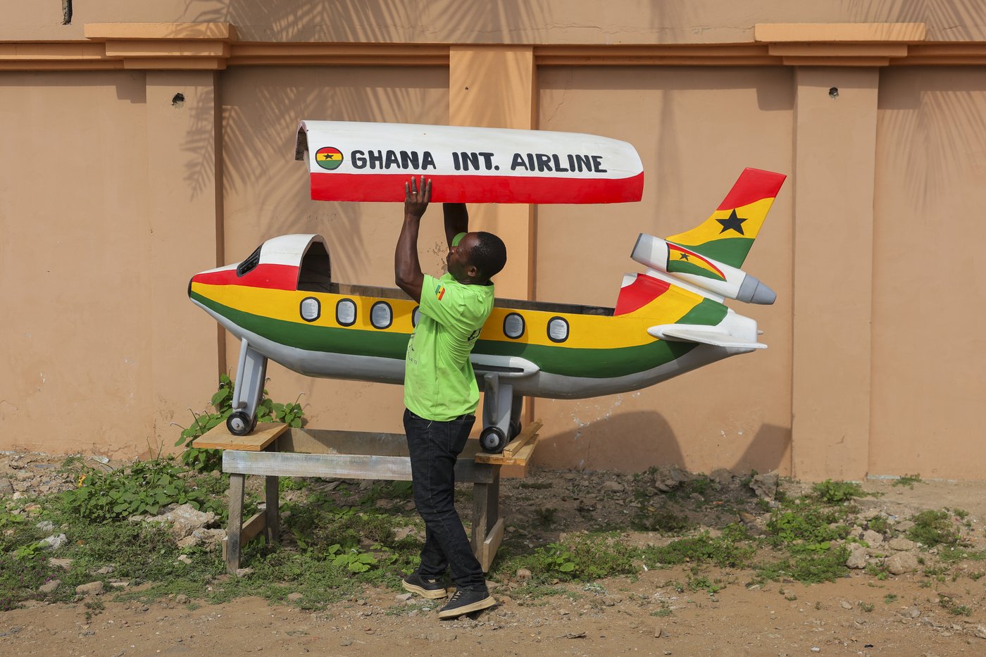 Photos show Ghana's fantasy coffins as a stylish final rest | iNFOnews.ca