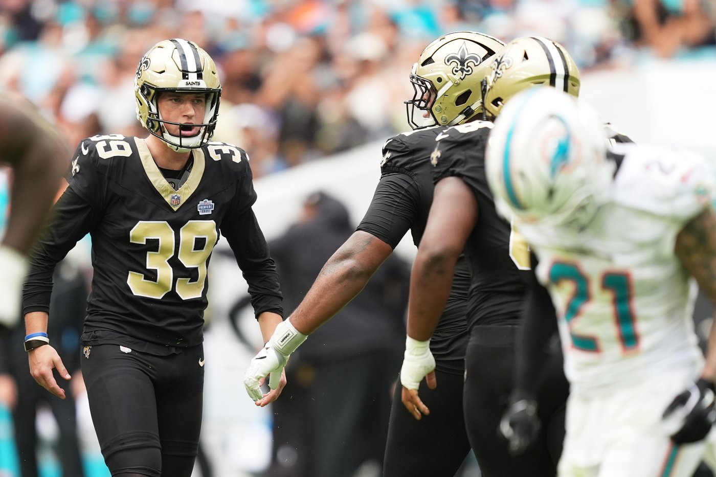 Northern Ireland kicker Smyth drills 56-yard field goal in Saints debut | iNFOnews.ca