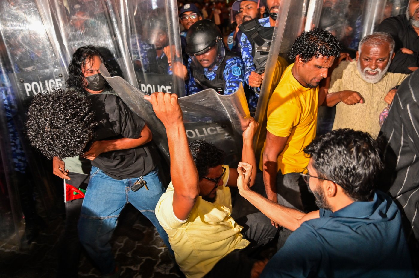 Maldives police arrest 8 demonstrators during opposition party protest | iNFOnews.ca