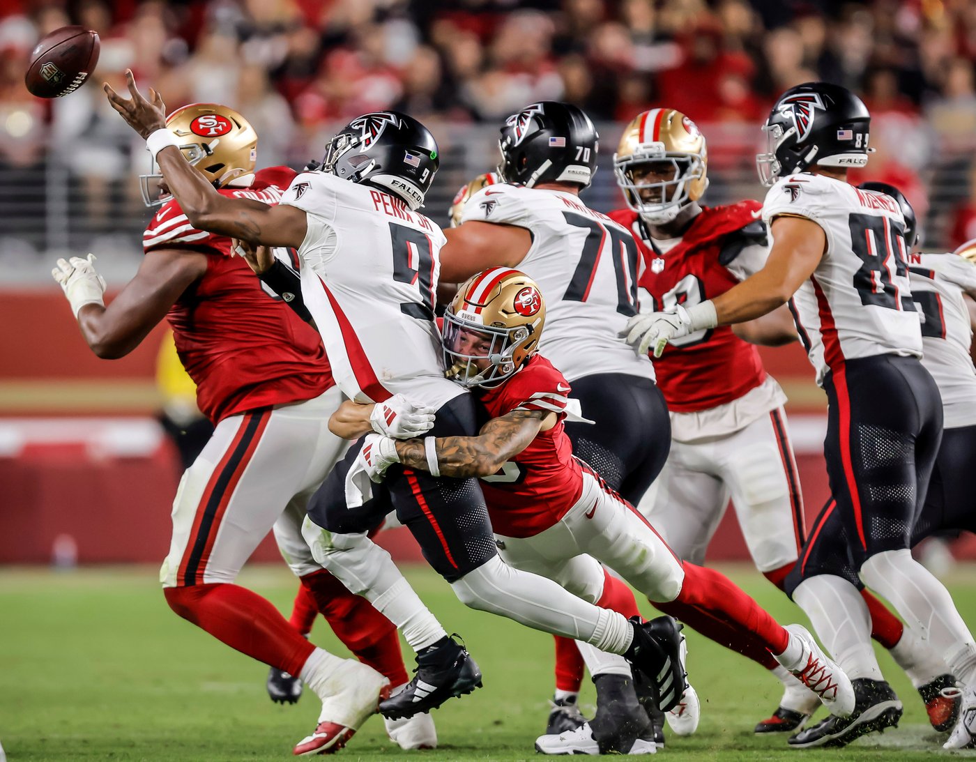 Resilient 49ers overcome injuries, led by McCaffrey's 201 yards, to defeat Falcons | iNFOnews.ca Resilient 49ers overcome injuries, led by McCaffrey's 201 yards, to defeat Falcons | iNFOnews.ca