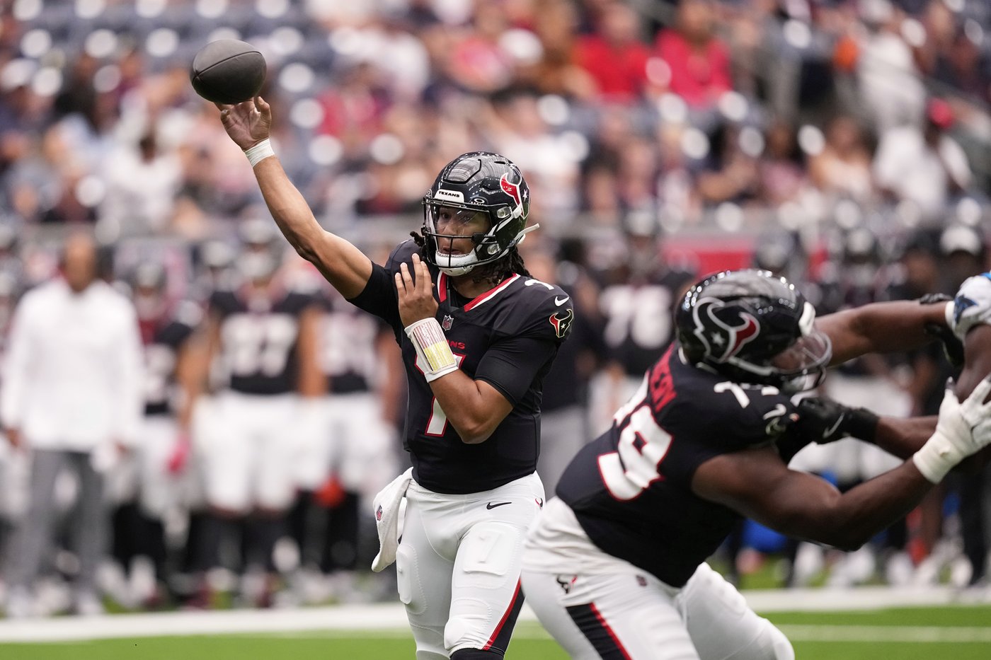 Matthew Stafford and his balky back to be tested in opener when Rams face Texans' imposing defense | iNFOnews.ca Matthew Stafford and his balky back to be tested in opener when Rams face Texans' imposing defense | iNFOnews.ca