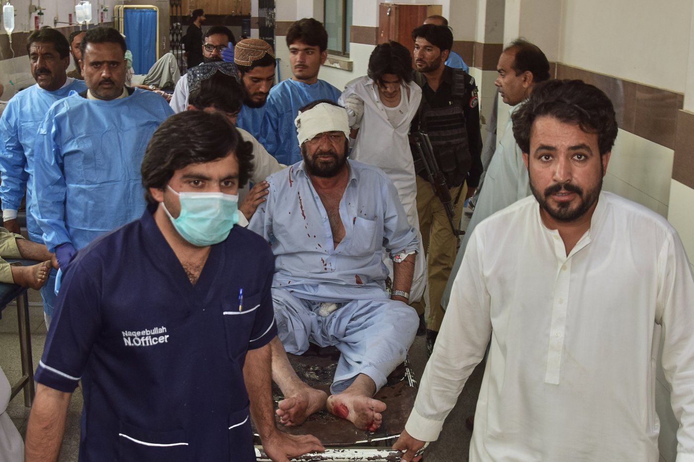 Car bomb outside Pakistan's security force headquarters kills at least 10, dozens injured | iNFOnews.ca