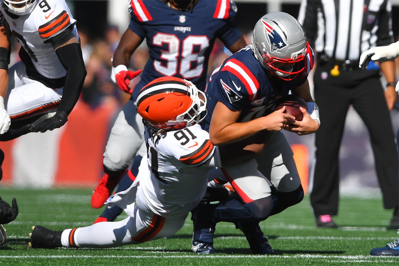 Myles Garrett breaks Browns franchise record with 5 sacks against Patriots | iNFOnews.ca Myles Garrett breaks Browns franchise record with 5 sacks against Patriots | iNFOnews.ca
