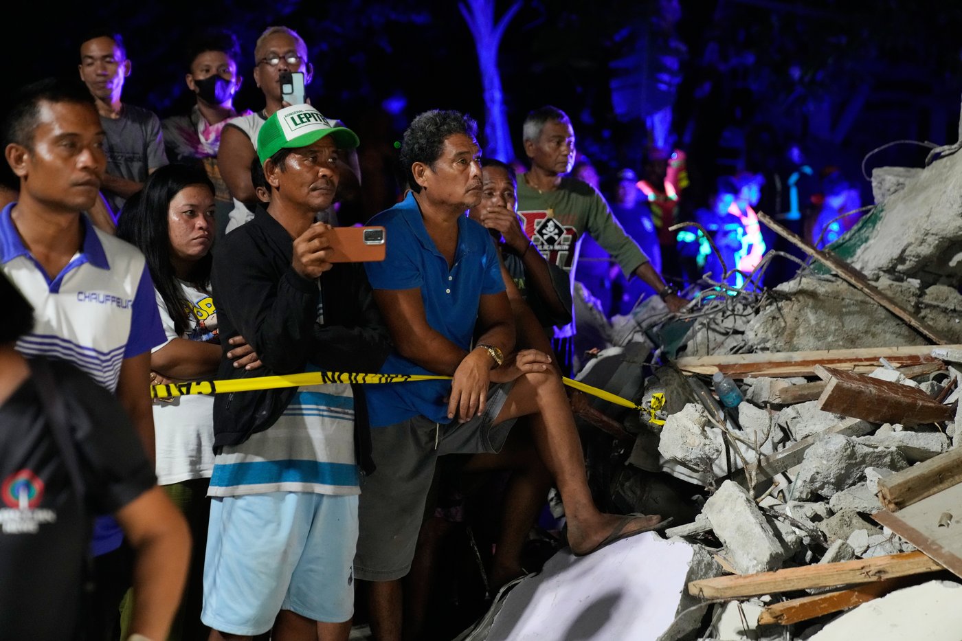 Photos show the destruction and rescue efforts after an earthquake in the Philippines | iNFOnews.ca