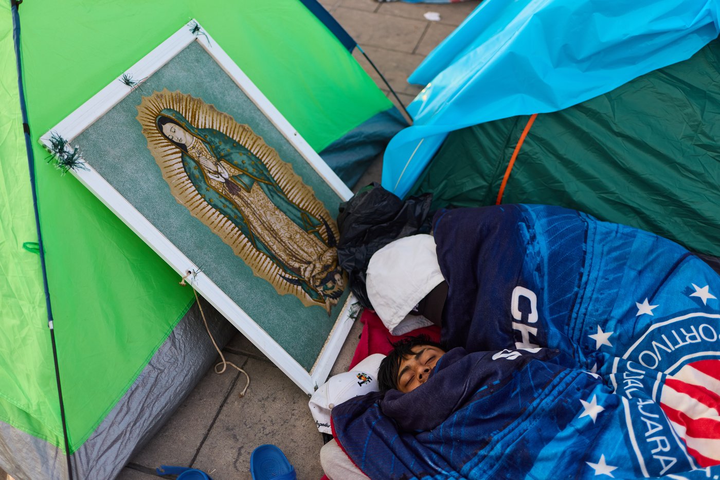 Believers in Our Lady of Guadalupe flock to her Mexico City shrine, in photos | iNFOnews.ca