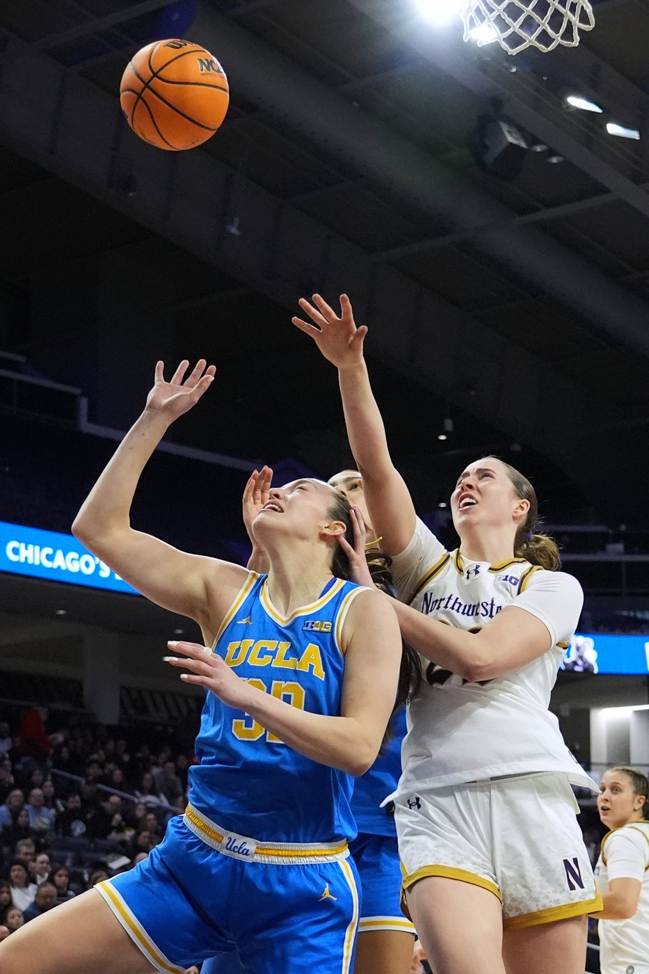 No. 3 UCLA dominates Northwestern 80-46 for 13th straight win | iNFOnews.ca